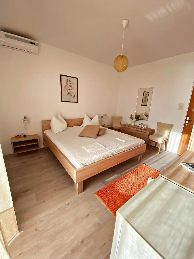 The Manzoni Family 1 Hotel Punat Guest house